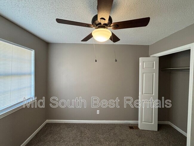 Building Photo - 125 Almond Cove