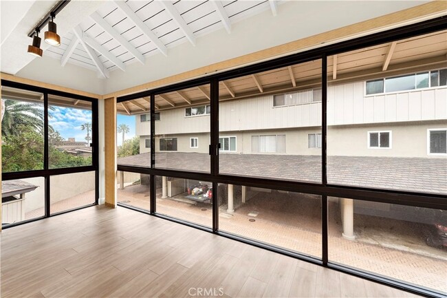 Building Photo - 7 Blue Lagoon