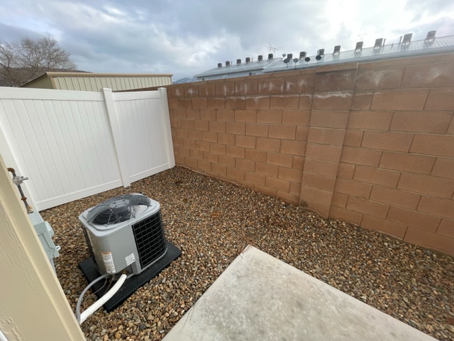 Building Photo - 457 N 400 W