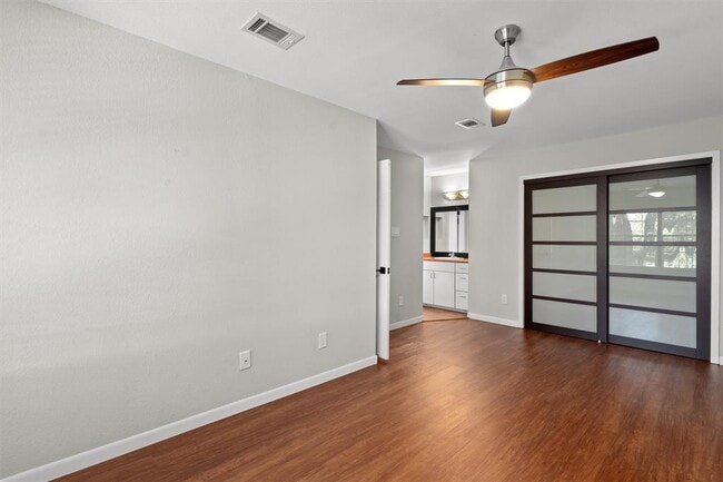Building Photo - 1015 E Yager Ln