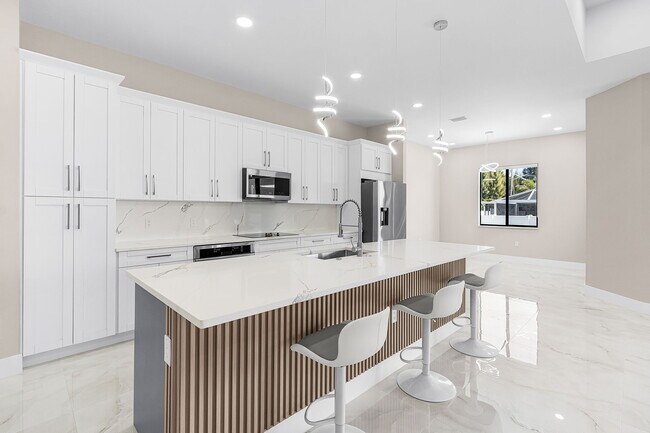 Building Photo - 1115 NW 25th Ave