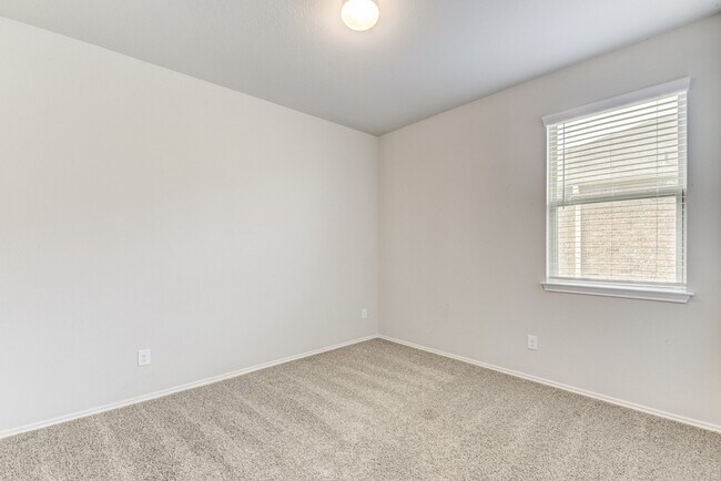 Building Photo - 20923 Corisande St