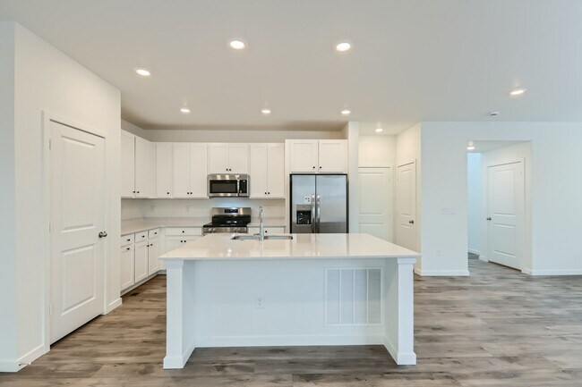 Building Photo - 637 Thistle Pl