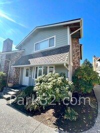 Building Photo - 2 Bedroom Tacoma Townhome