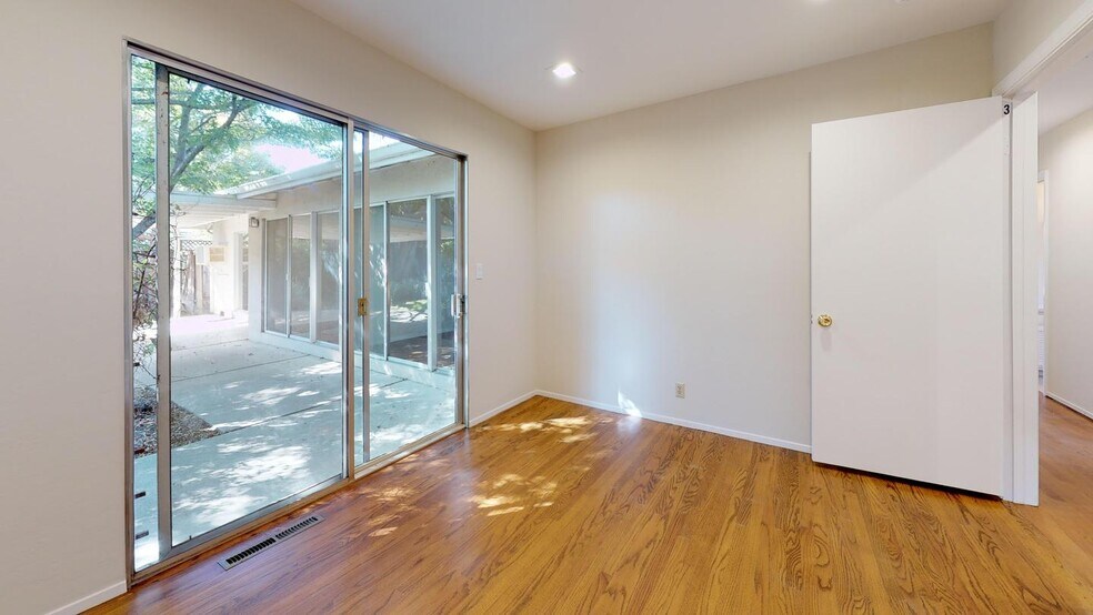 Building Photo - 1233 Levin Ave