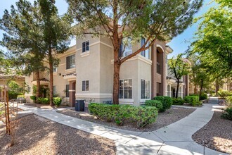 Building Photo - Luxury Living at The Falls - Ground floor ...