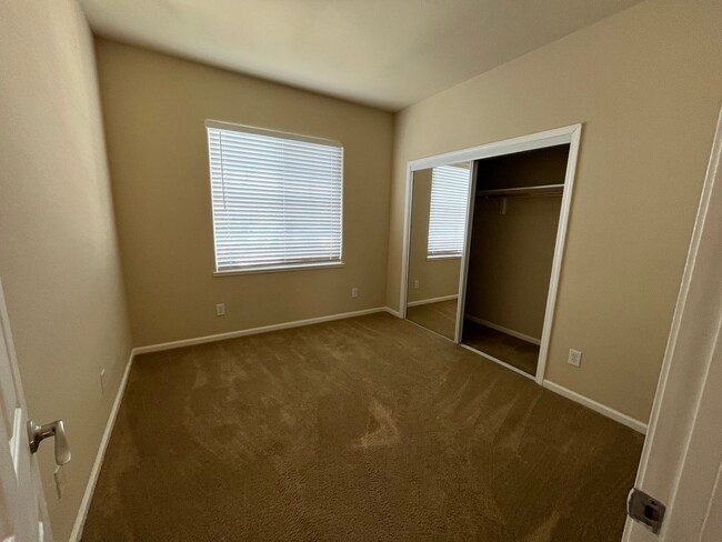 Building Photo - Upgraded and Beautiful Spacious 4 Bedroom ...