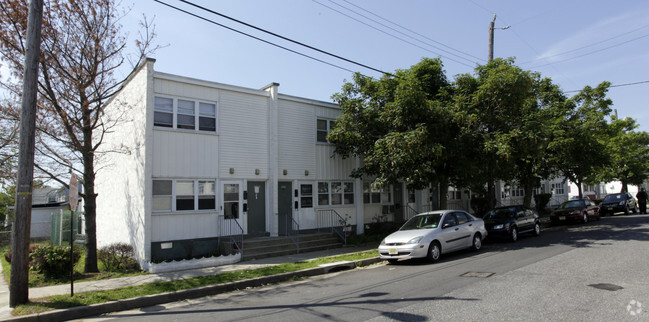 Primary Photo - Magellan Manor Apartments