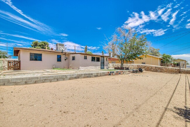 Building Photo - Beautiful 3 bed-1 bath house