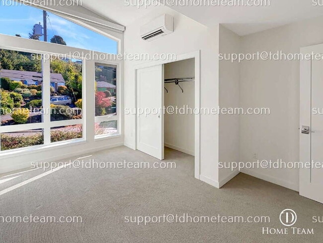 Building Photo - 3015 30th Ave W