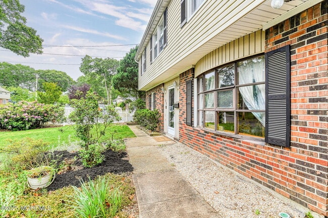 Building Photo - 24 Peach Tree Rd