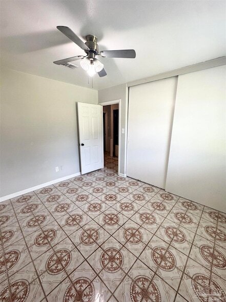 Building Photo - 802 Blue Springs Dr