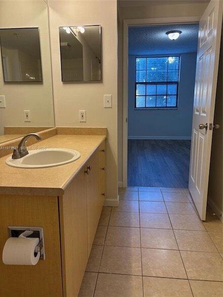 Building Photo - 1919 Van Buren St