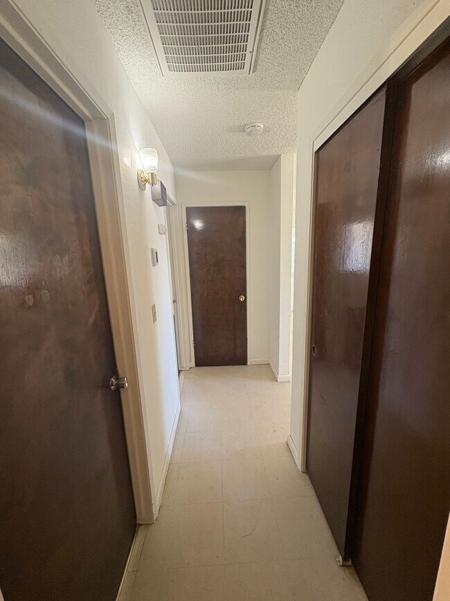 Building Photo - 2096