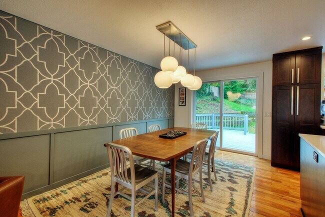 Building Photo - 4bd/2ba Edmonds Home