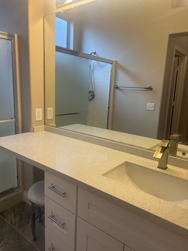 Building Photo - Beautiful Attached Dual Townhouse