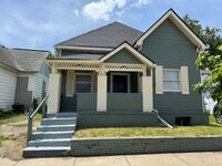 Building Photo - Near Westside 4 Bedroom 2 Bath