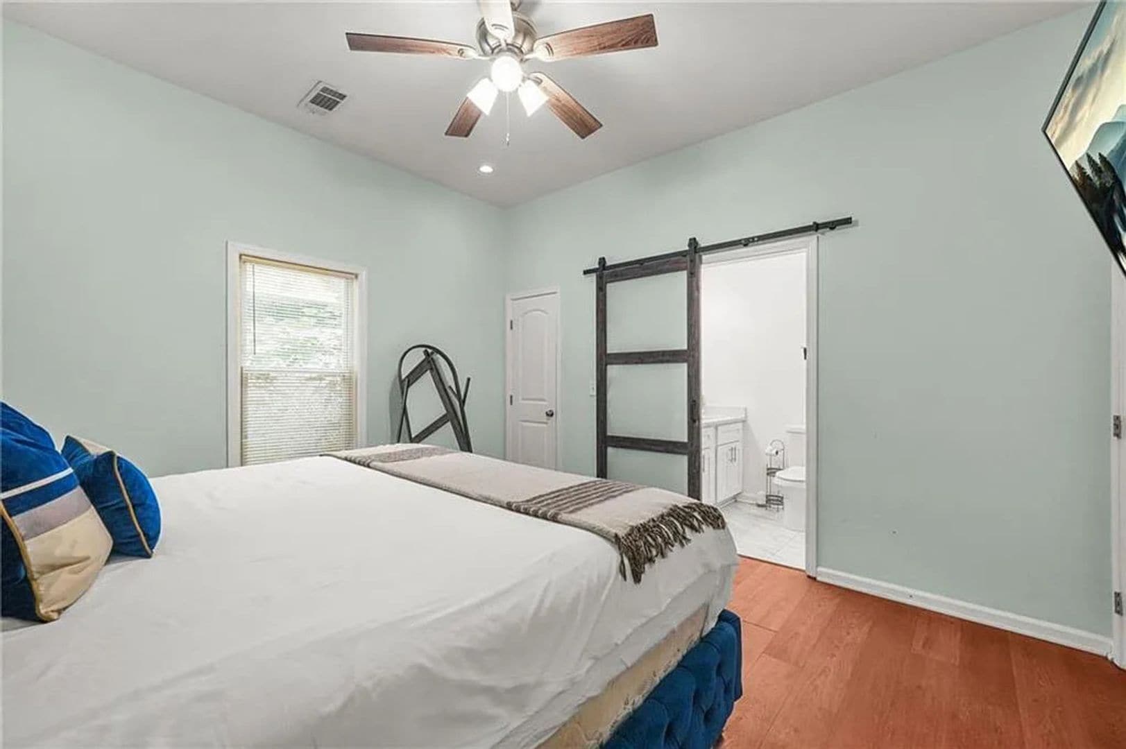 Building Photo - 805 Coleman St SW