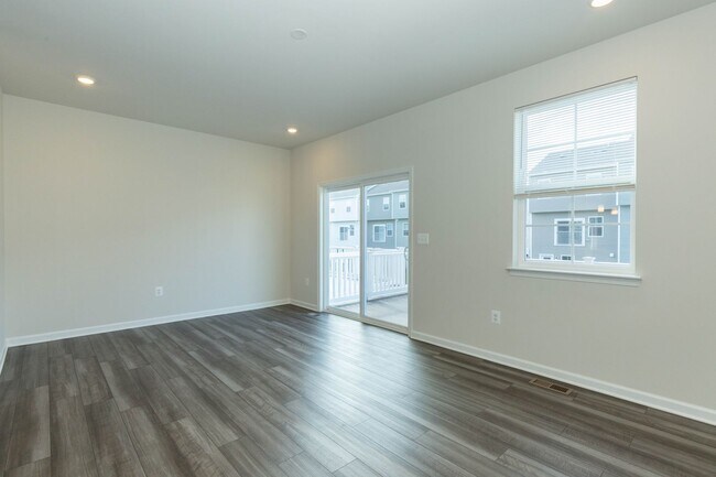 Building Photo - 3 Bed, 2 Full/2 Half Bath, Well Maintained Townhome in Inwood, WV