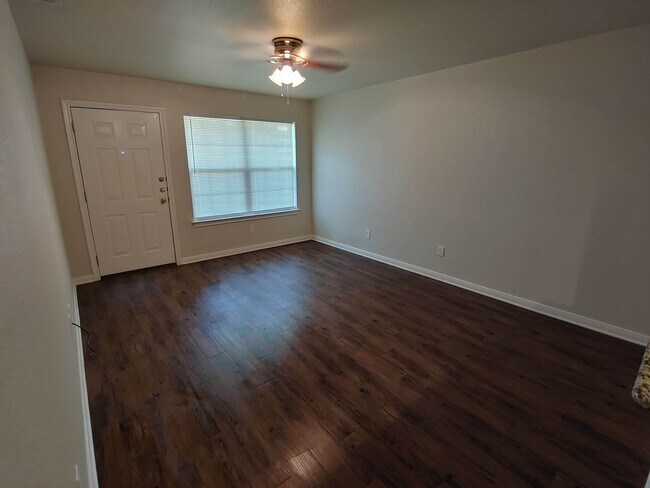 Building Photo - 228 Karem Cir