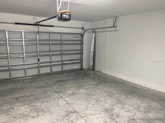 Building Photo - 580 Royal Empress Dr