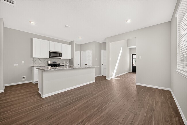 Building Photo - 15610 Coneflower Hls Dr