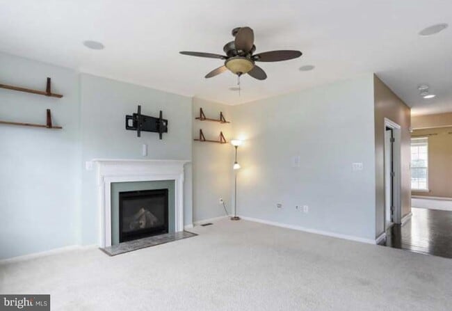 Building Photo - 320 Hopkins Dr