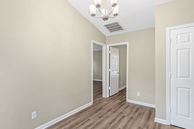 Building Photo - Welcome to this charming 4 bedroom, 2 bathroom home located in Greensboro, NC.