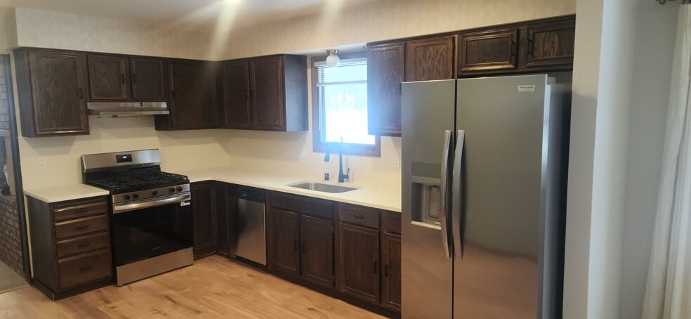 Building Photo - 5736 Pembroke Dr