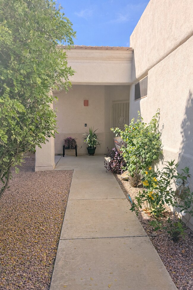 Building Photo - Beautiful 3 Bedroom 2 bath Tucson Home in Prime Eastside Location, Rancho Esperero – Available Now!