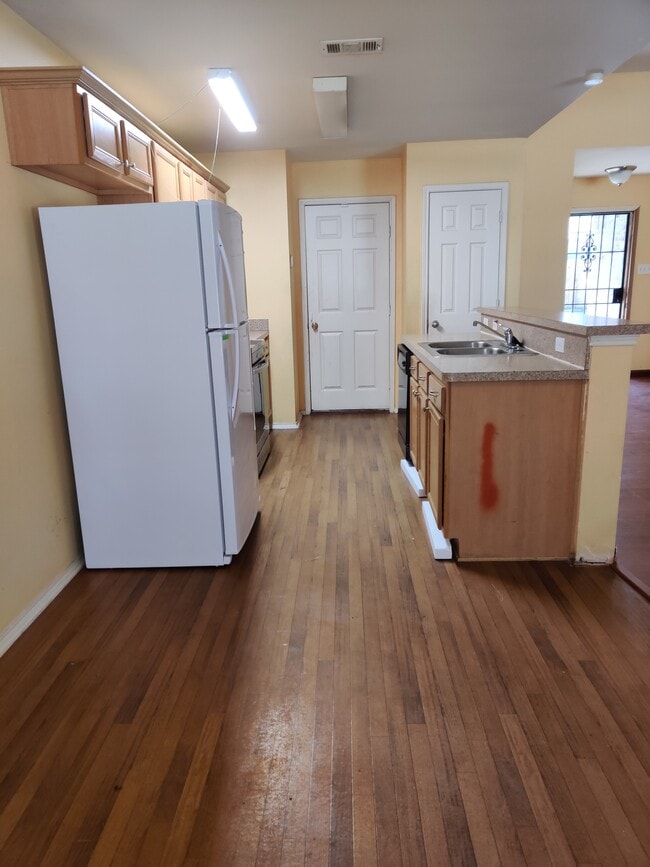 Building Photo - 3102 Via Helena Dr