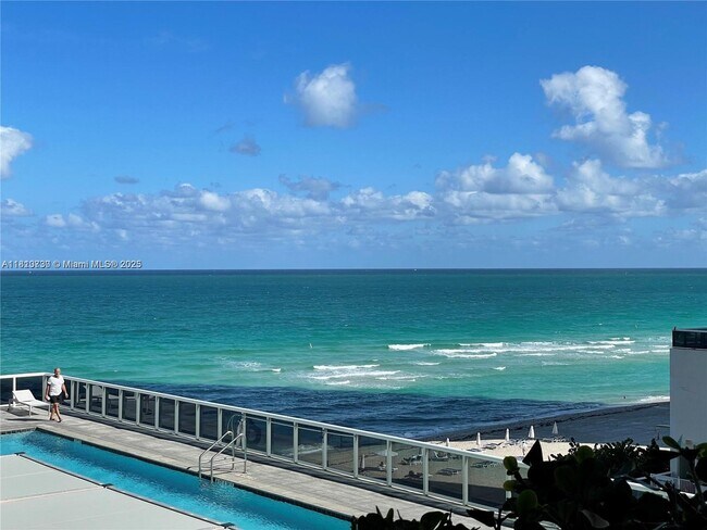 Building Photo - 15901 Collins Ave