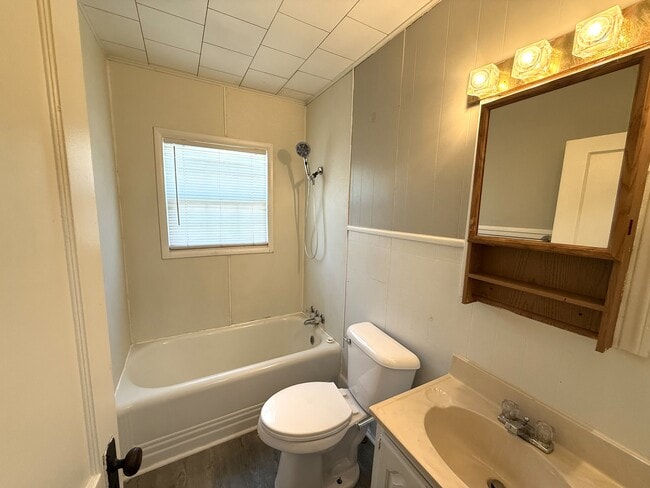 Building Photo - 226 12th Ave NW