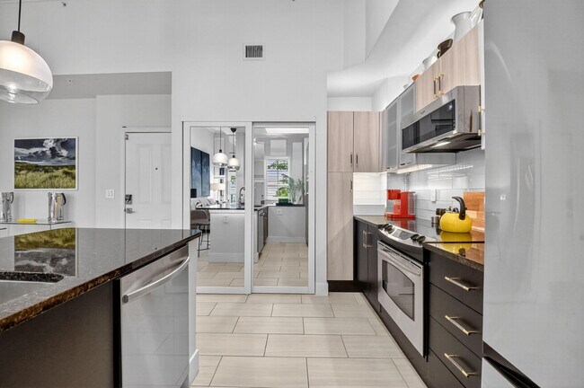 Building Photo - 600 S Dixie Hwy