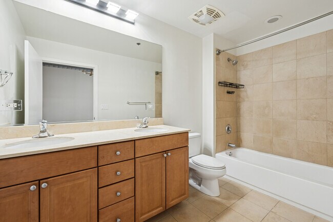 Building Photo - 901 W Madison St