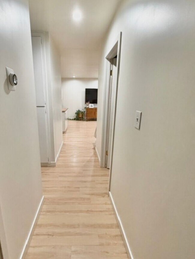 Building Photo - Coming soon! 06-15-26 Newly Remodeled Furnished Oceanside Retreat with Green Space Views 3 bedroo...
