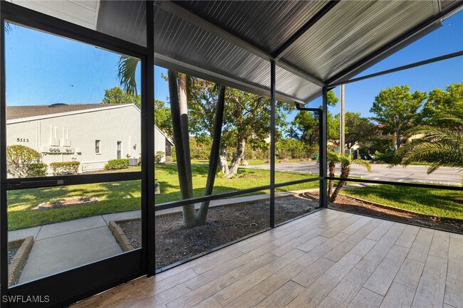 Building Photo - 1518 SW Courtyards Ln