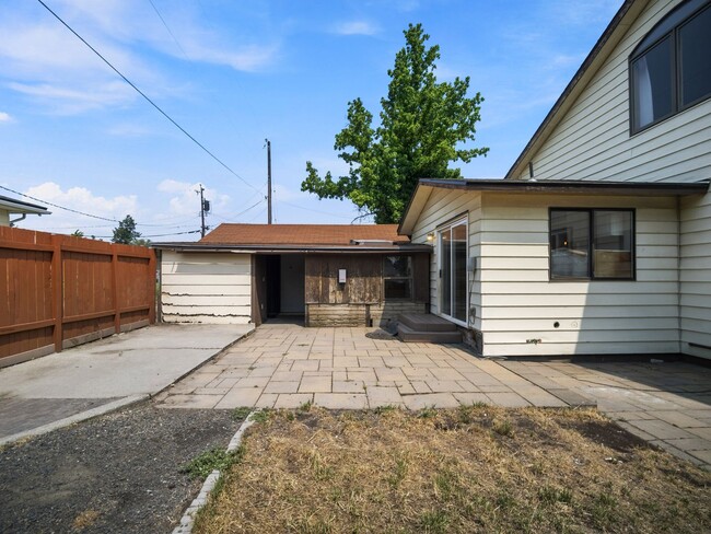 Building Photo - 5703 N Regal St