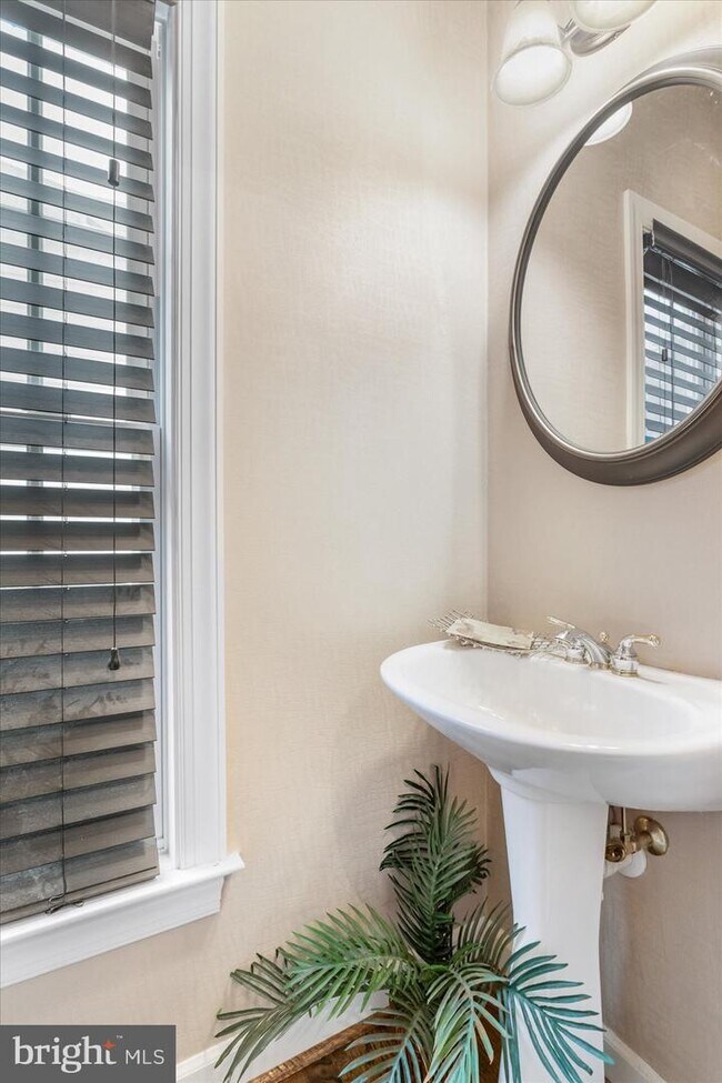 Building Photo - 1710 Stone Ivy Pl