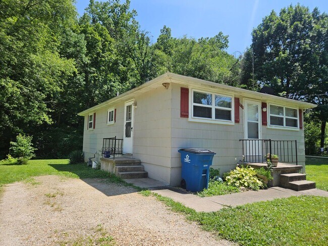 Building Photo - 906 Olive St
