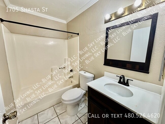 Building Photo - 1705 Shasta St