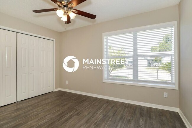 Building Photo - 3 Bedroom Pet-Friendly Home in Jacksonville, FL with Main Street Renewal