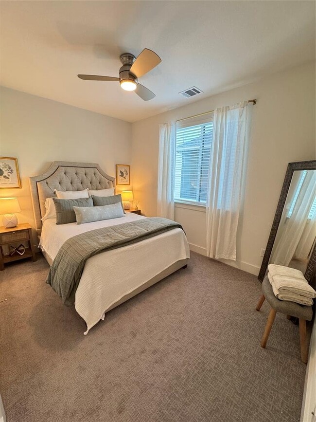 Building Photo - 2050 Lohmans Spur Rd