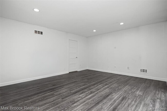 Building Photo - 3332 Barlyn Ln