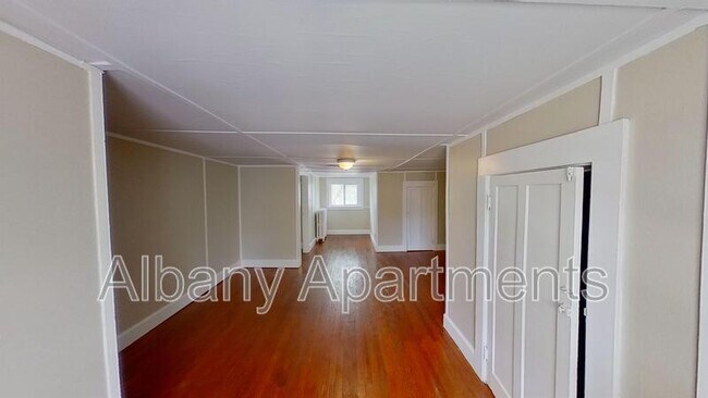 Building Photo - 566 Park Ave