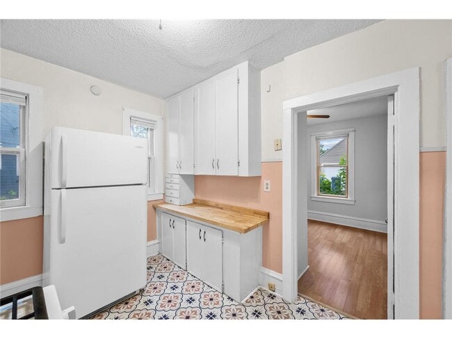 Building Photo - 3212 1st Ave S