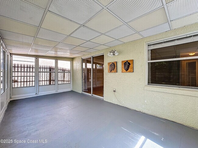 Building Photo - 3033 Dunhill Dr