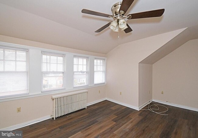 Building Photo - 254 Morris St