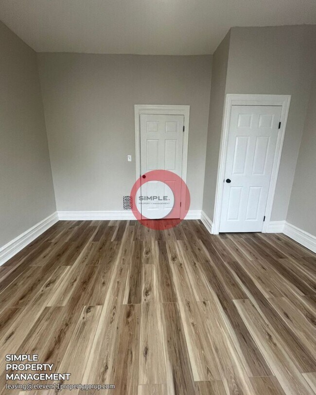 Building Photo - Massive 5 bedroom 1 bath house with fence ...