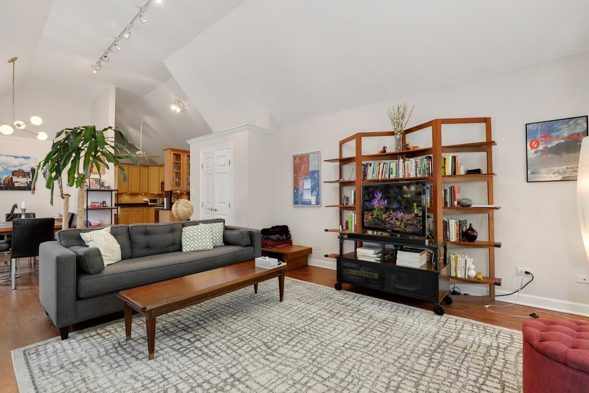Living Room Detail - 2117 W Evergreen Ave